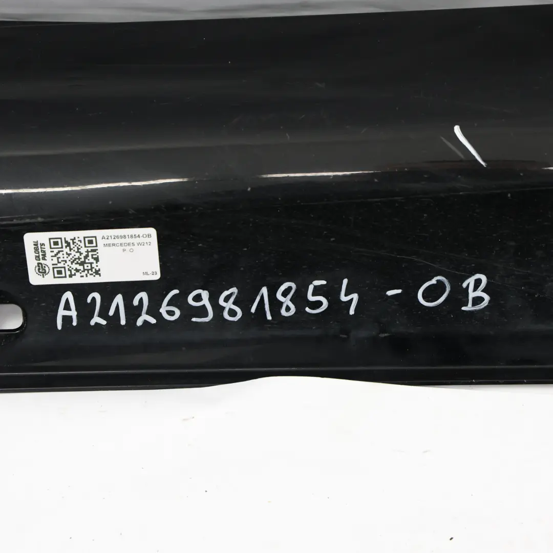 Faldón Lateral Mercedes W212 Derecho AMG Umbral De Puerta Obsidian Black - 197 para con número de pieza A2126981854 Faldón Lateral Mercedes W212 Derecho AMG Umbral De Puerta Obsidian Black - 197 - SKU A2126981854-OB - Número de pieza A2126981854
