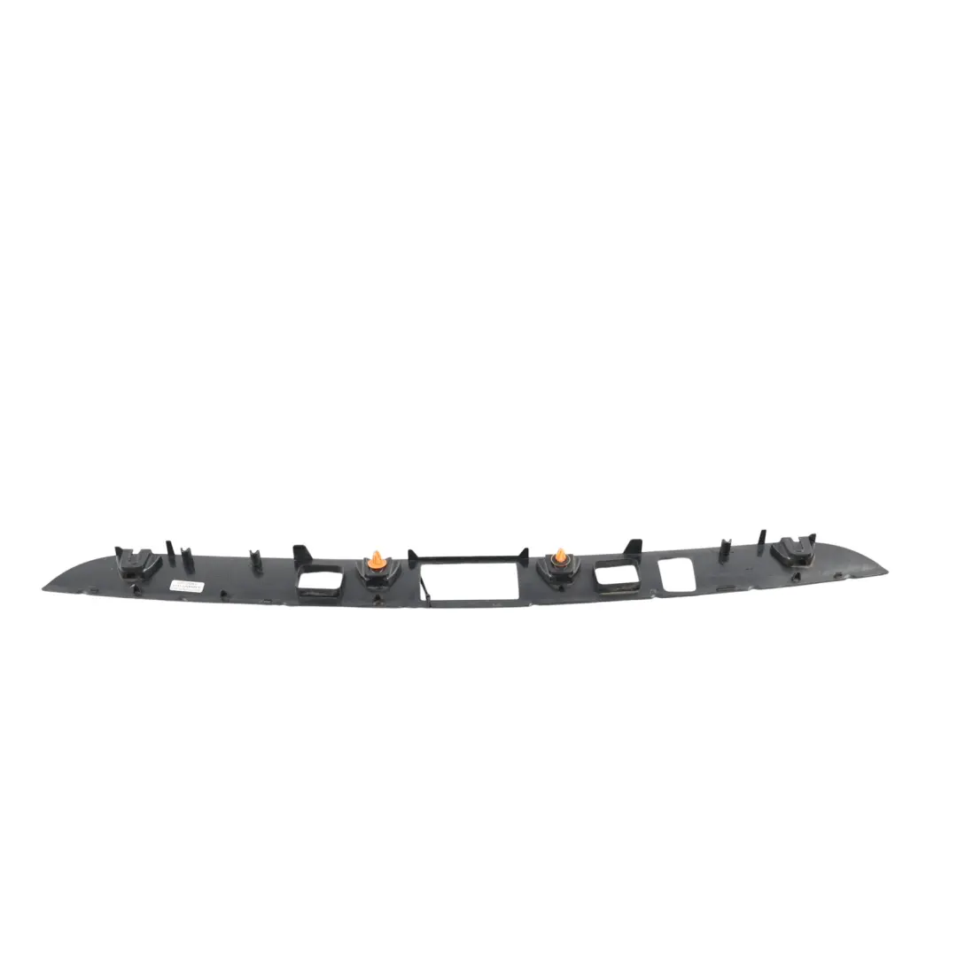 Listwa Wykończenia Klapy Bagażnika do Mercedes W212 o numerze A2127401693 Mercedes W212 Listwa Wykończenia Klapy Bagażnika - SKU A2127401693 - Numer Części A2127401693