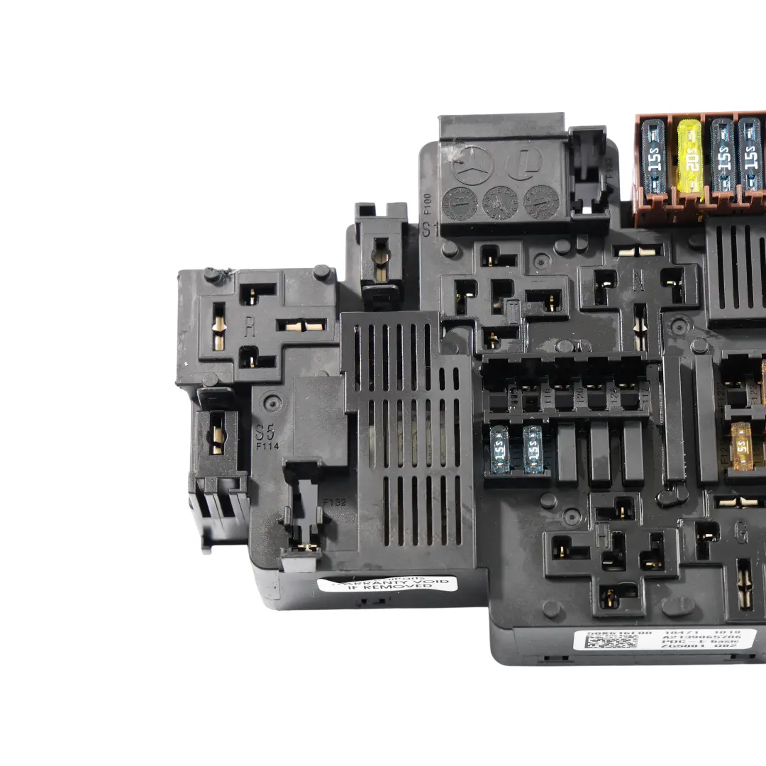 Porsche Cayenne S 92A Module Boîtier Fusibles Relais Moteur Avant - SKU A2139065706-2 - Numéro de pièce A2139065706