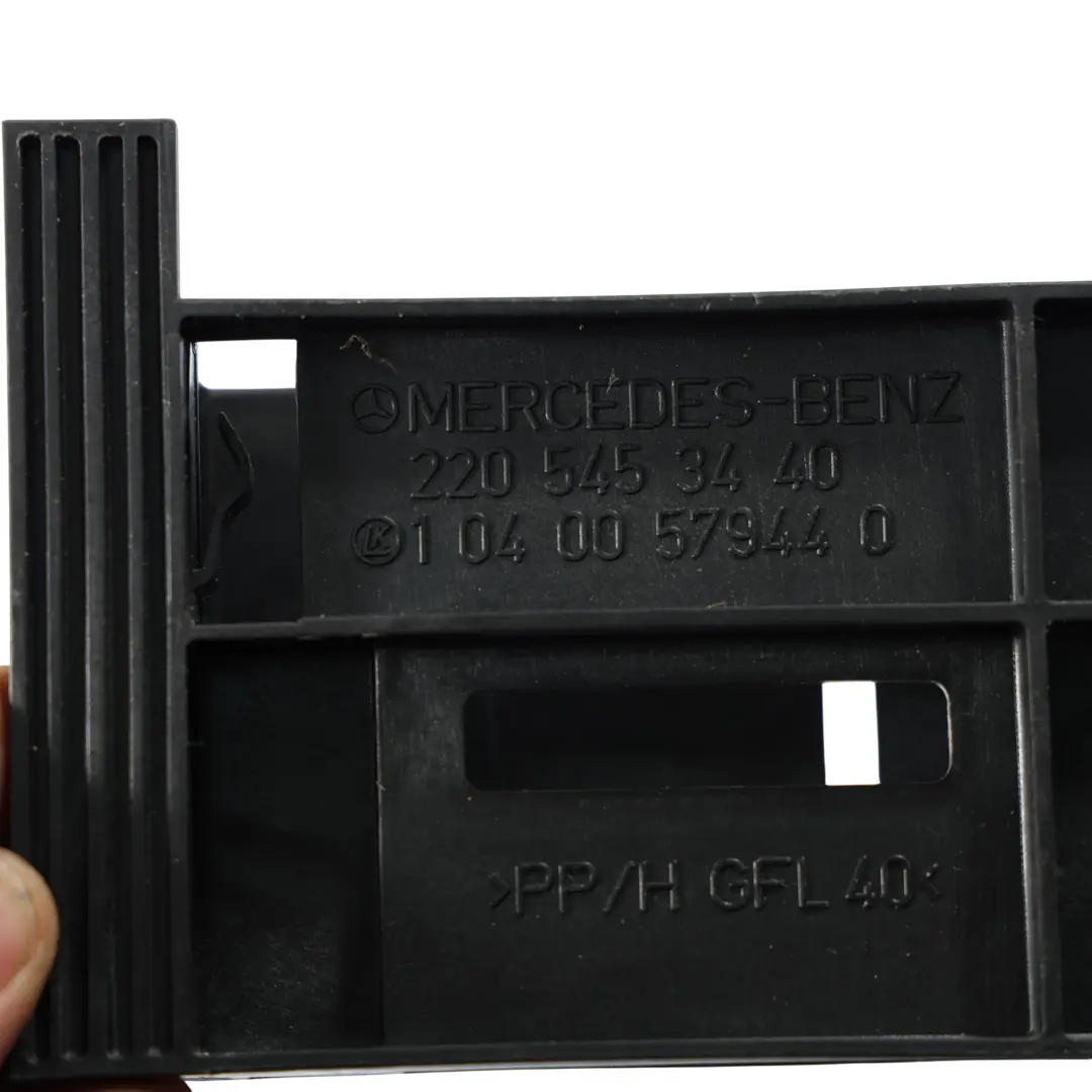 Mercedes W220 Soporte Bandeja Montaje Módulo Control Motor ECU - SKU A2205453440 - Número de pieza A2205453440