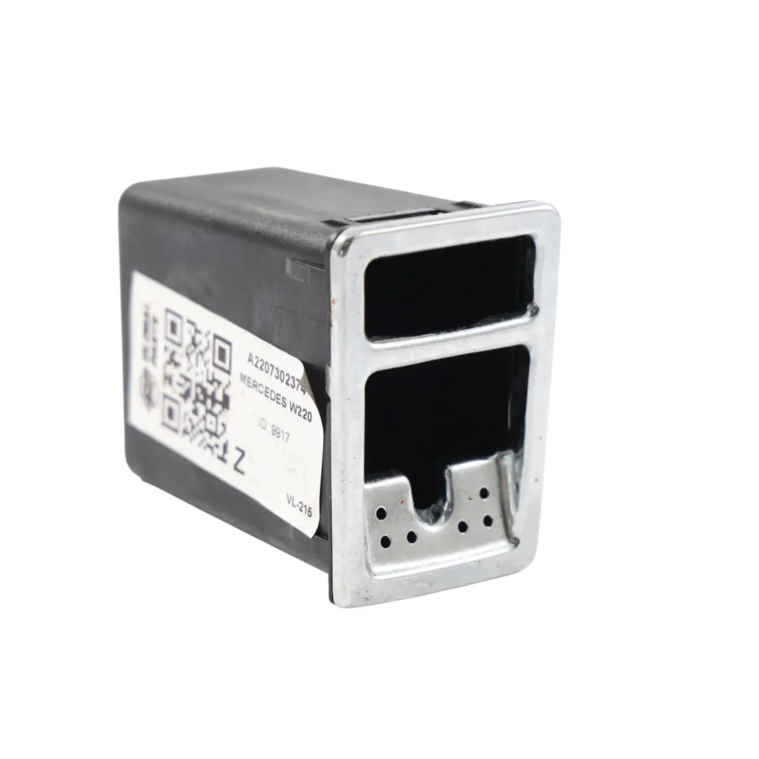 Türverkleidung Aschenbecher Ablage Hinten Links für Mercedes W220 mit Teilenummer A2207302374 Mercedes W220 Türverkleidung Aschenbecher Ablage Hinten Links - SKU A2207302374 - Teilenummer A2207302374