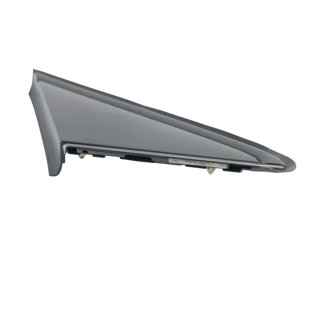 Mercedes W246 Trójkąt Osłona Lusterka Przednia Prawa - SKU A2466902087 - Numer Części A2466902087