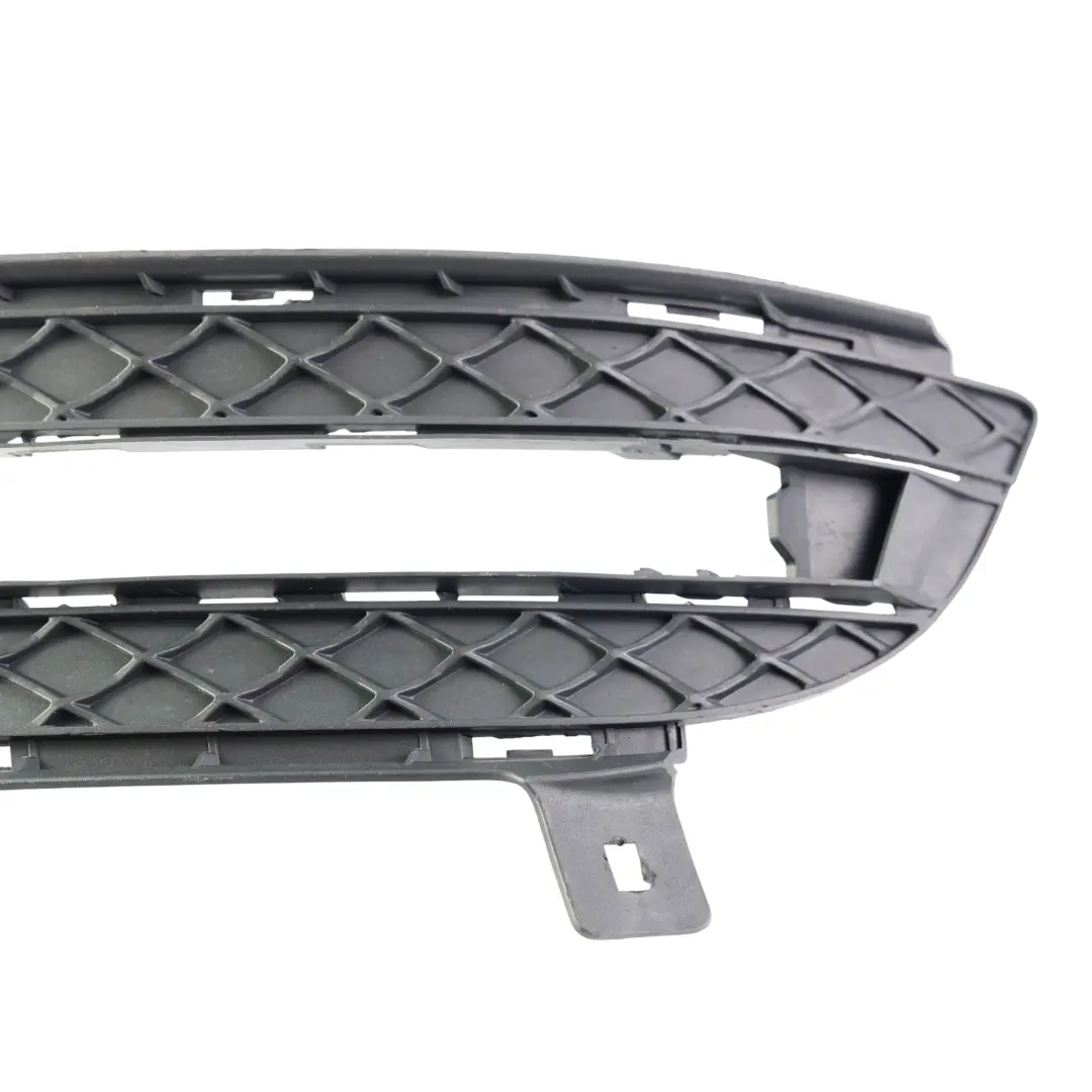 Mercedes W246 Kratka Zderzaka Przód Prawo - SKU A2468850722 - Numer Części A2468850722