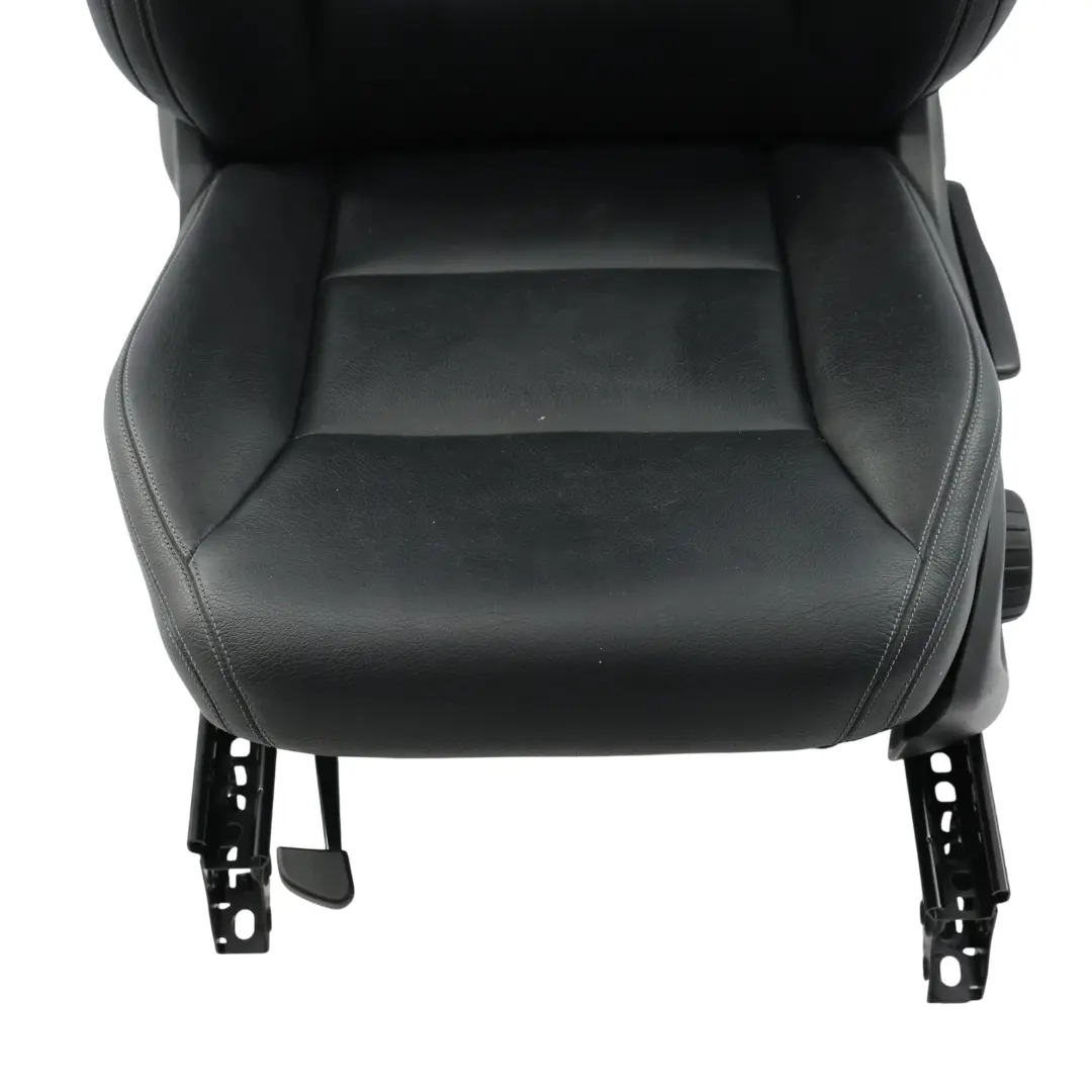 Sedile Comfort Anteriore Destro Riscaldato Pelle Sintetica Nero per Mercedes W246 con numero di parte A2469105902 Mercedes W246 Sedile Comfort Anteriore Destro Riscaldato Pelle Sintetica Nero - SKU A2469105902-1 - Numero di parte A2469105902