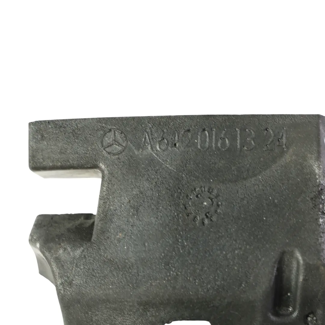 Osłona Pianka Podwozia Silnika OM642 do Mercedes Vito W639 o numerze A6420161324 Mercedes Vito W639 Osłona Pianka Podwozia Silnika OM642 - SKU A6420161324 - Numer Części A6420161324