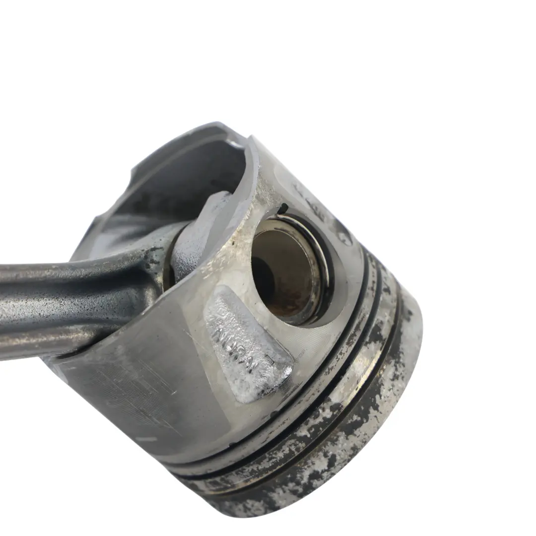 Korbowód Tłok Silnika Lewy OM642.975 do Mercedes W639 o numerze A6420301318 Mercedes W639 Korbowód Tłok Silnika Lewy OM642.975 - SKU A6420301318 - Numer Części A6420301318