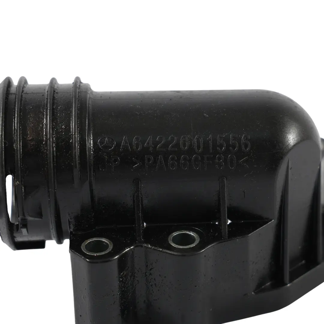 Connettore Tubo Refrigerante OM642 per Mercedes W213 C238 W222 con numero di parte A6422001556 Mercedes W213 C238 W222 Connettore Tubo Refrigerante OM642 - SKU A6422001556 - Numero di parte A6422001556
