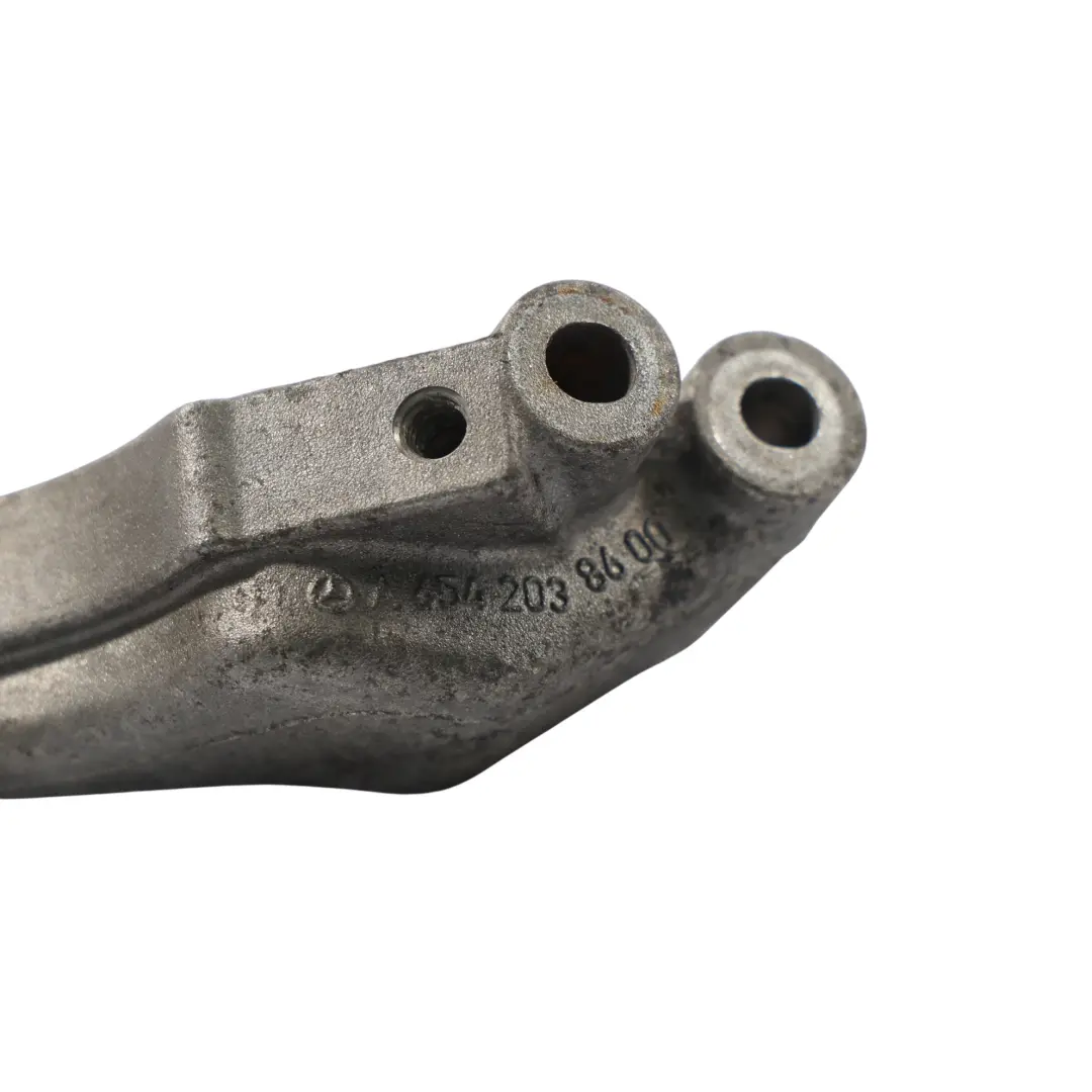 Mercedes W205 Support Pompe Eau Refroidissement OM654 - SKU A6542038600 - Numéro de pièce A6542038600