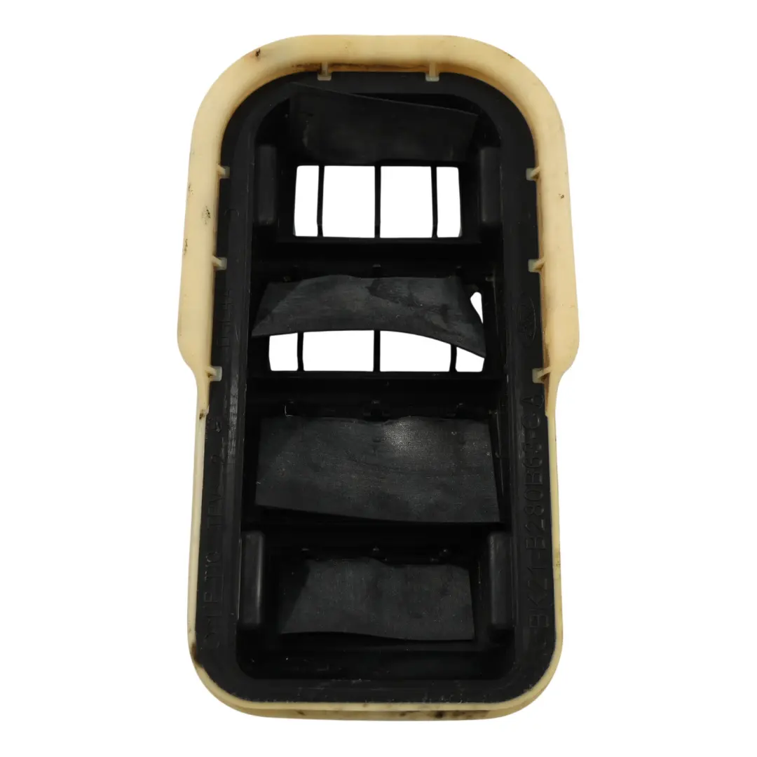 Kratka Wentylacyjna Karoseryjna Prawa do Ford Transit Custom o numerze BK21-B280B63-CA Ford Transit Custom Kratka Wentylacyjna Karoseryjna Prawa - SKU BK21-B280B63-CA - Numer Części BK21-B280B63-CA