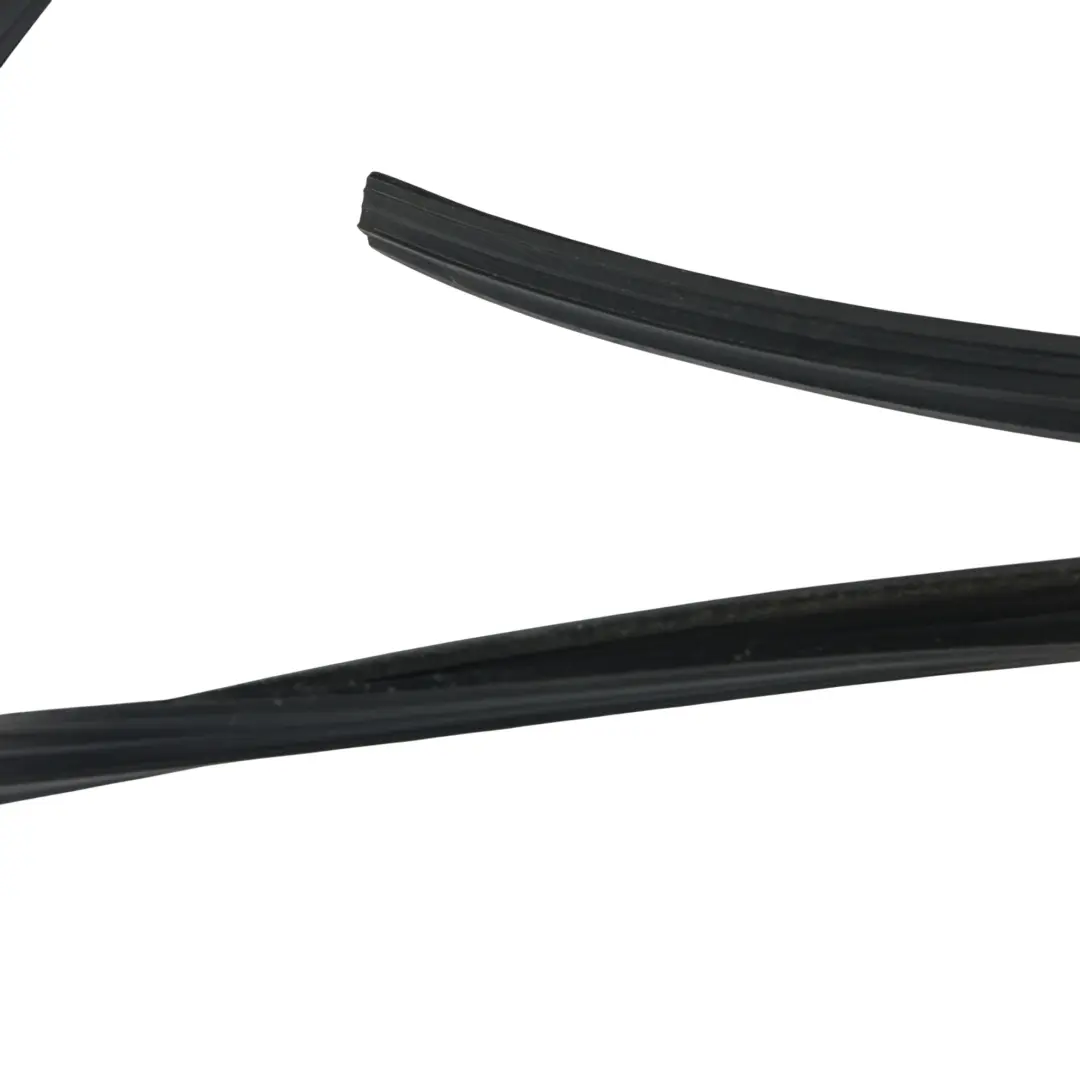 Range Rover L320 Guarnizione Vetro Porta Anteriore Sinistra - SKU CFE000796 - Numero di parte CFE000796
