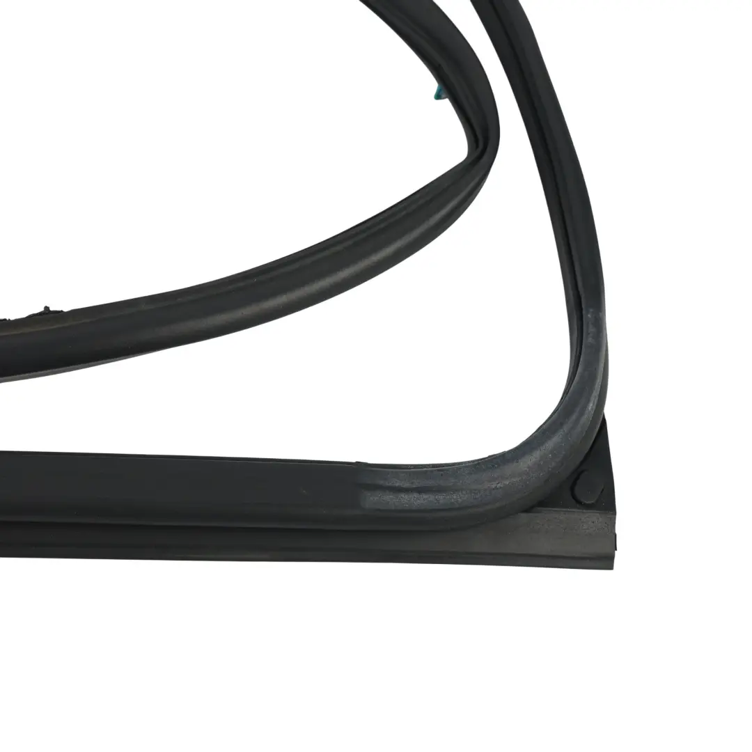 Door Seal Gasket Surround Right O/S to Land Rover Freelander L314 Rear with Part number CFE102700 Land Rover Freelander L314 Rear Door Seal Gasket Surround Right O/S - SKU CFE102700 - Part number CFE102700