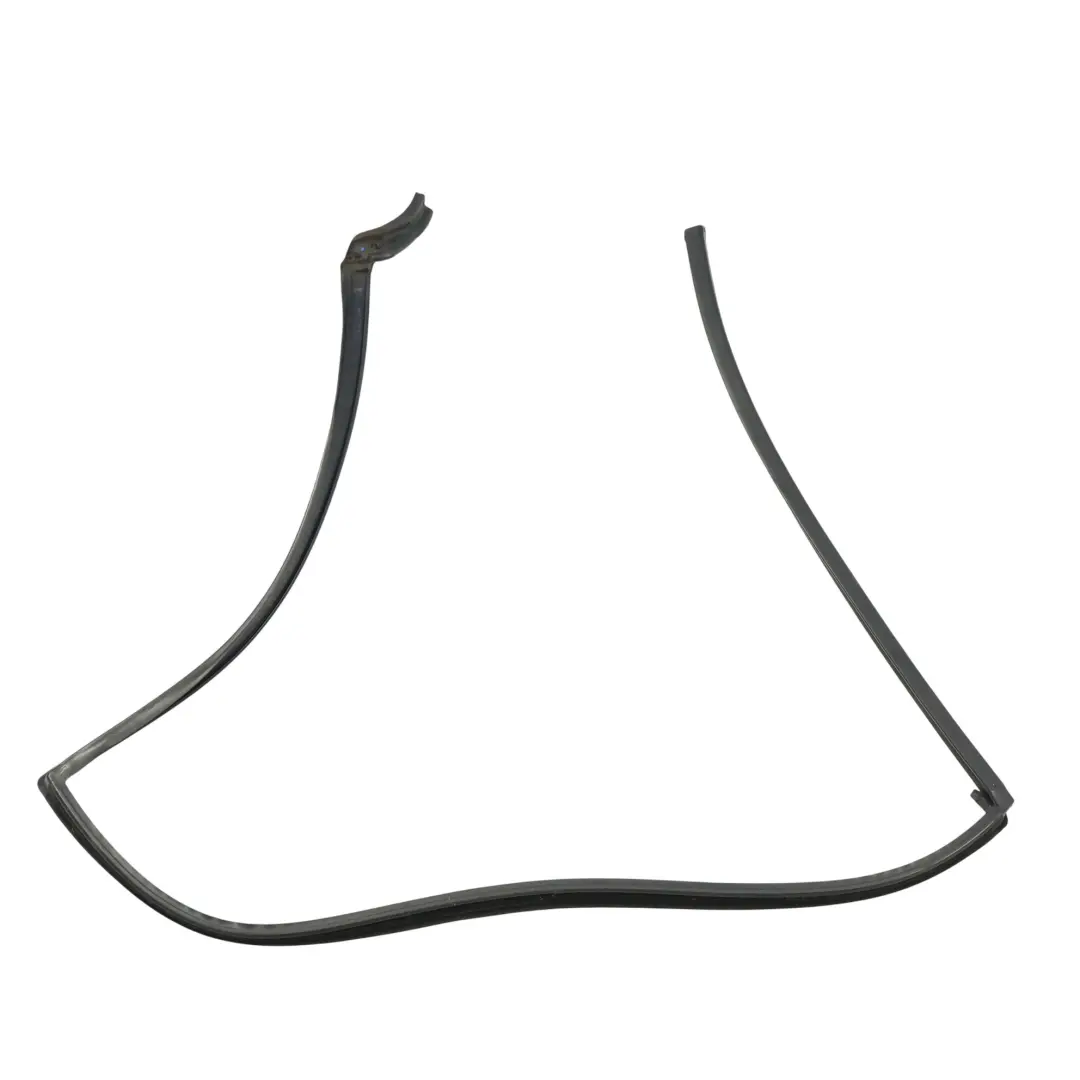 Guarnizione Vetro Porta Posteriore Destra XH4224692CA per Range Rover L322 con numero di parte CGE000305 Range Rover L322 Guarnizione Vetro Porta Posteriore Destra XH4224692CA - SKU CGE000305 - Numero di parte CGE000305