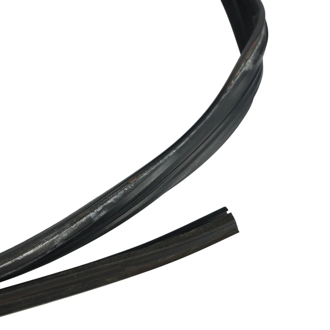 Land Rover Discovery 3 L319 Guarnizione Vetro Porta Post. Sinistra - SKU CGE000452 - Numero di parte CGE000452