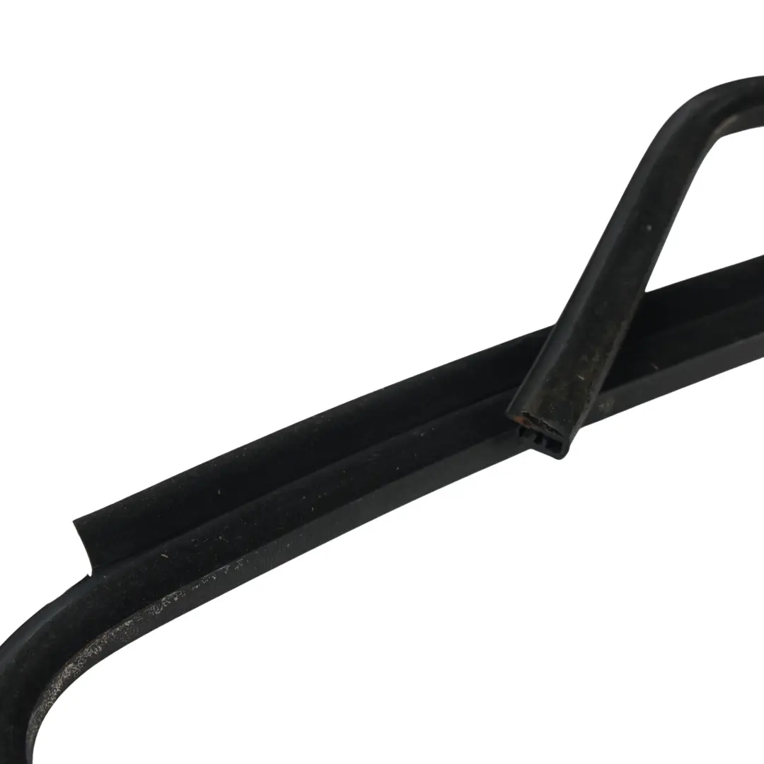 Junta Sellado Ventana Trasera Derecha para Land Rover Freelander L314 con número de pieza CGE000660 Land Rover Freelander L314 Junta Sellado Ventana Trasera Derecha - SKU CGE000660 - Número de pieza CGE000660