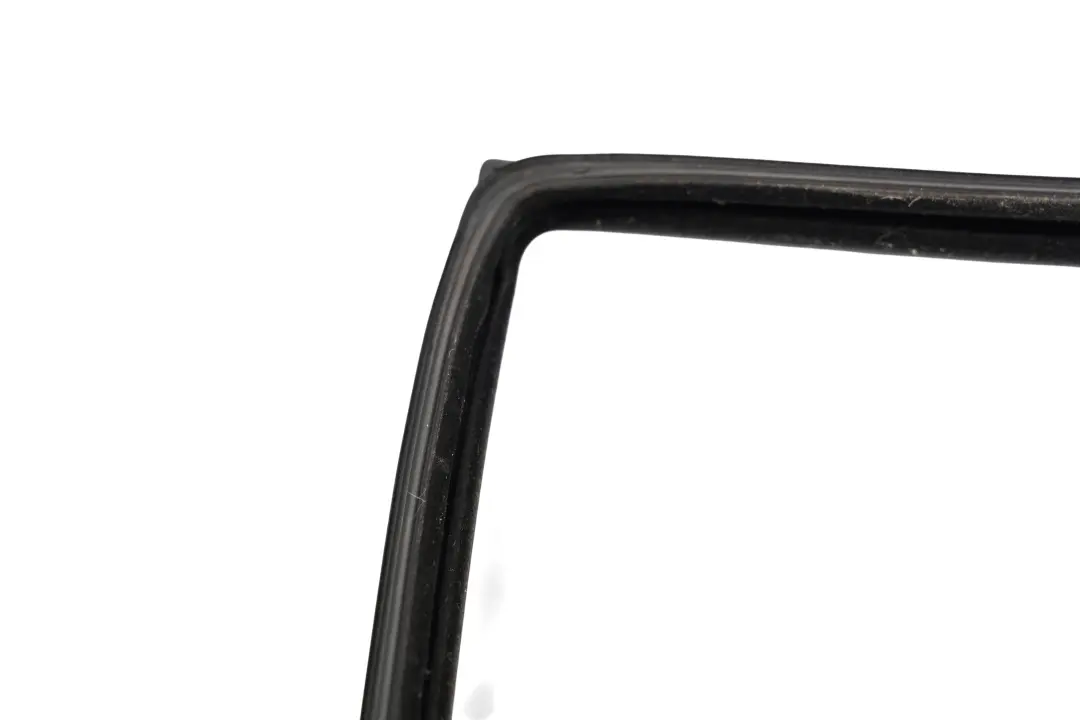 Sello Ventana Puerta Trasera Izquierda 5H32-26258-BA para Range Rover Sport L320 con número de pieza CGE000855 Range Rover Sport L320 Sello Ventana Puerta Trasera Izquierda 5H32-26258-BA - SKU CGE000855 - Número de pieza CGE000855