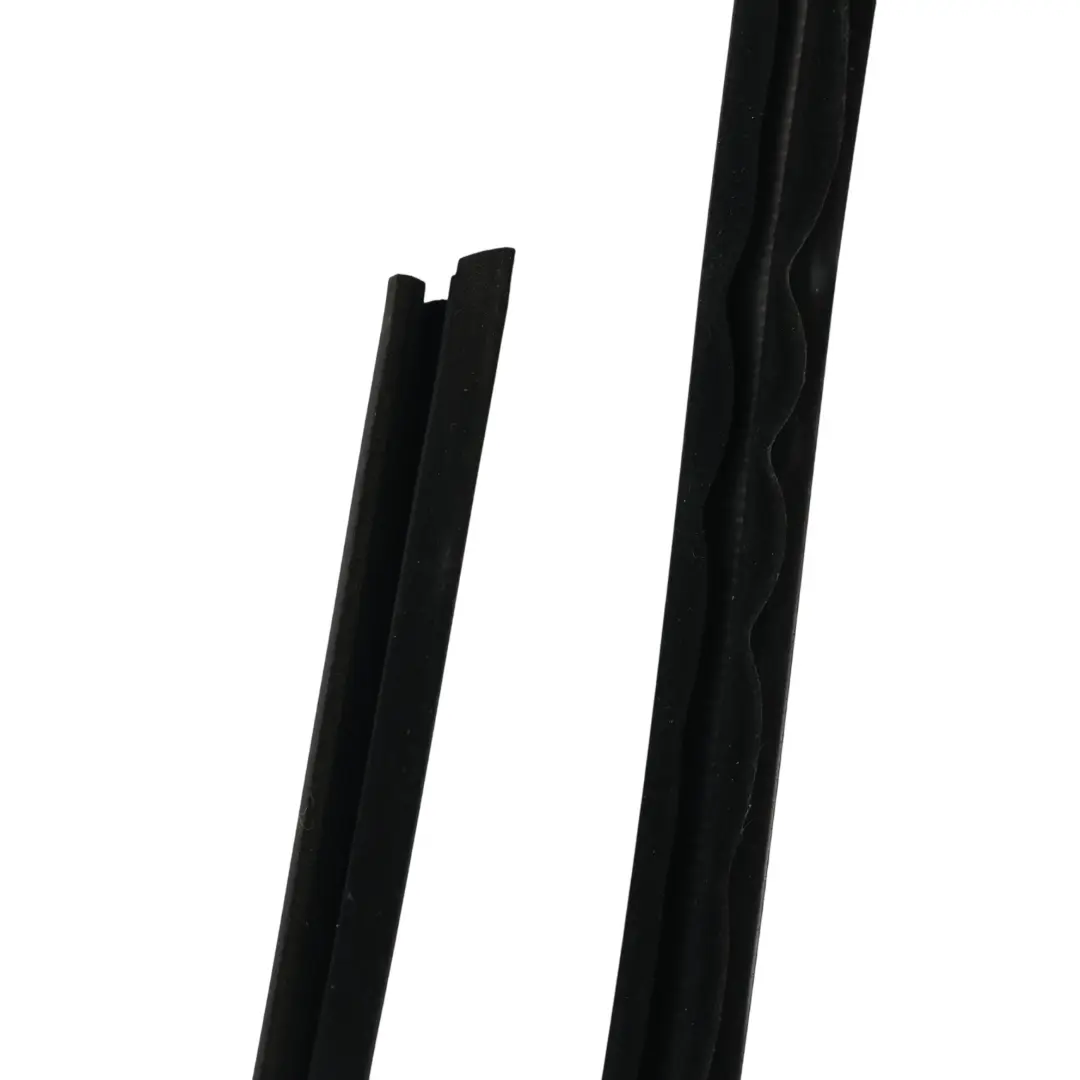 Guarnizione Telaio Finestrino Porta Ant. Sinistra per Range Rover L405 con numero di parte CK52 Range Rover L405 Guarnizione Telaio Finestrino Porta Ant. Sinistra - SKU CK52-21596 - Numero di parte CK52