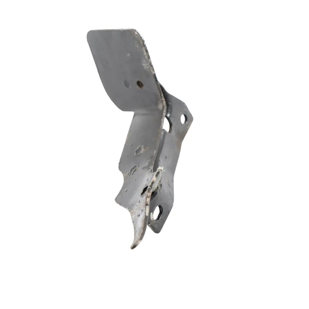 Range Rover Sport L494 Knuckle Hub Air Vent Guide Front Right O/S CPLA2D300BA - SKU CPLA-2D300-BA - Part number CPLA-2D300-BA