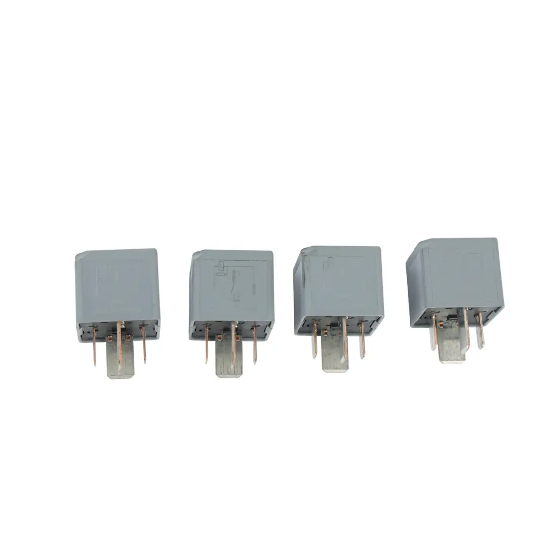 Przekaźnik 12V 70A Szary X4 do Land Rover Discovery Sport L550 o numerze DH22-14B192-EA Land Rover Discovery Sport L550 Przekaźnik 12V 70A Szary X4 - SKU DH22-14B192-EA-1 - Numer Części DH22-14B192-EA