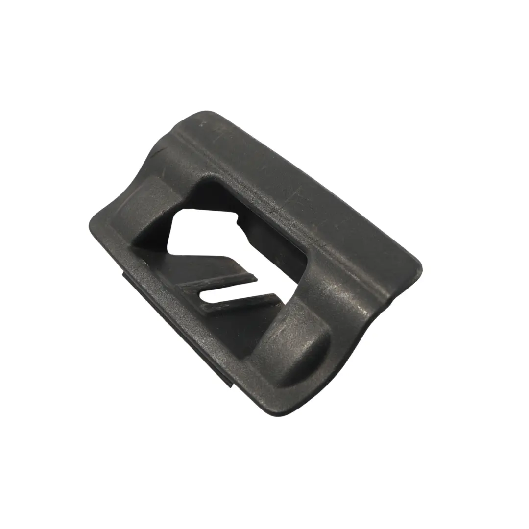 Osłona Zamka Klapy Tylnej Czarna do Range Rover Sport L320 o numerze EAN500140 Range Rover Sport L320 Osłona Zamka Klapy Tylnej Czarna - SKU EAN500140 - Numer Części EAN500140