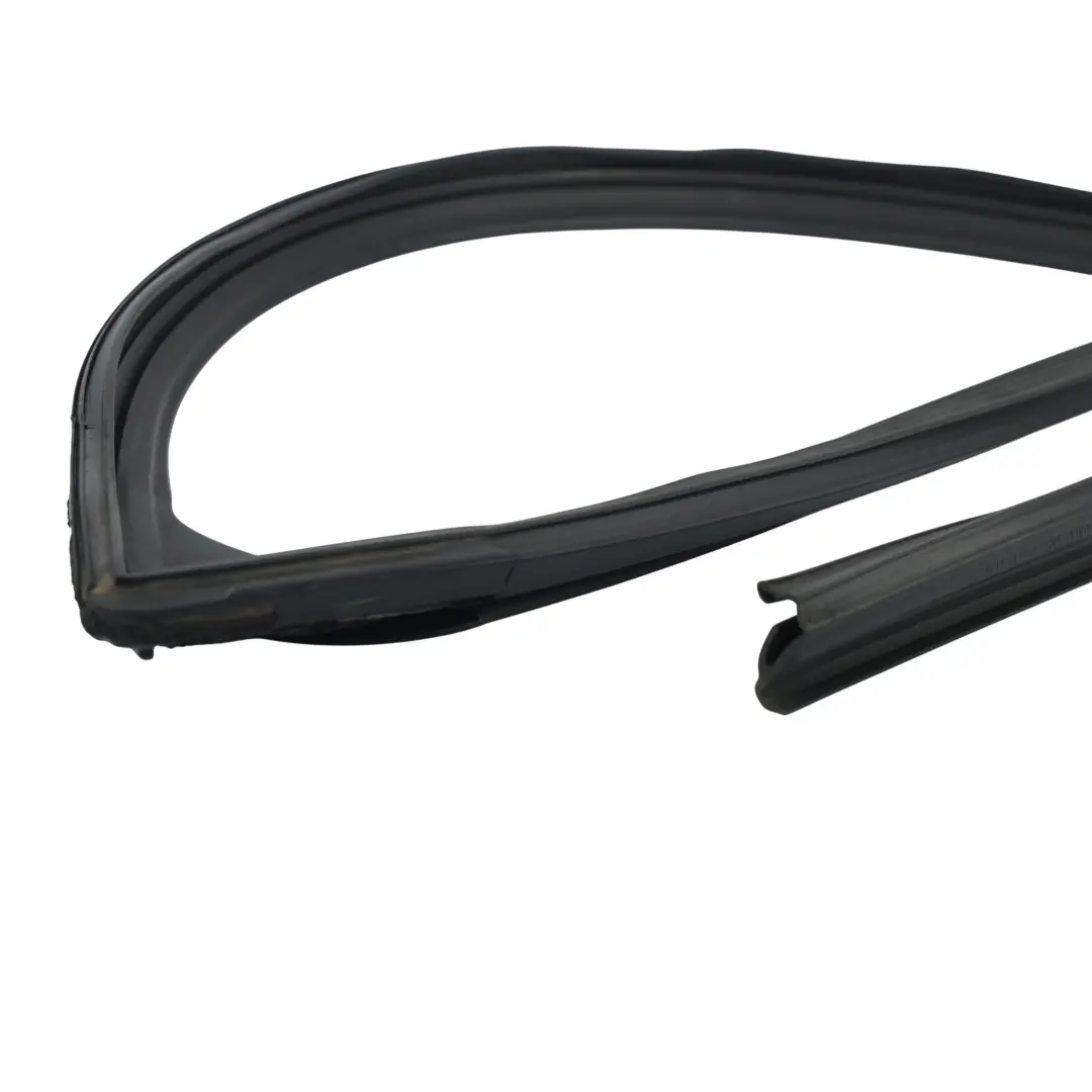 Mazda 6 GJ Uszczelka Prowadnicy Szyby Drzwi Przednia Prawa - SKU GHP9-58-605D - Numer Części GHP9-58-605D