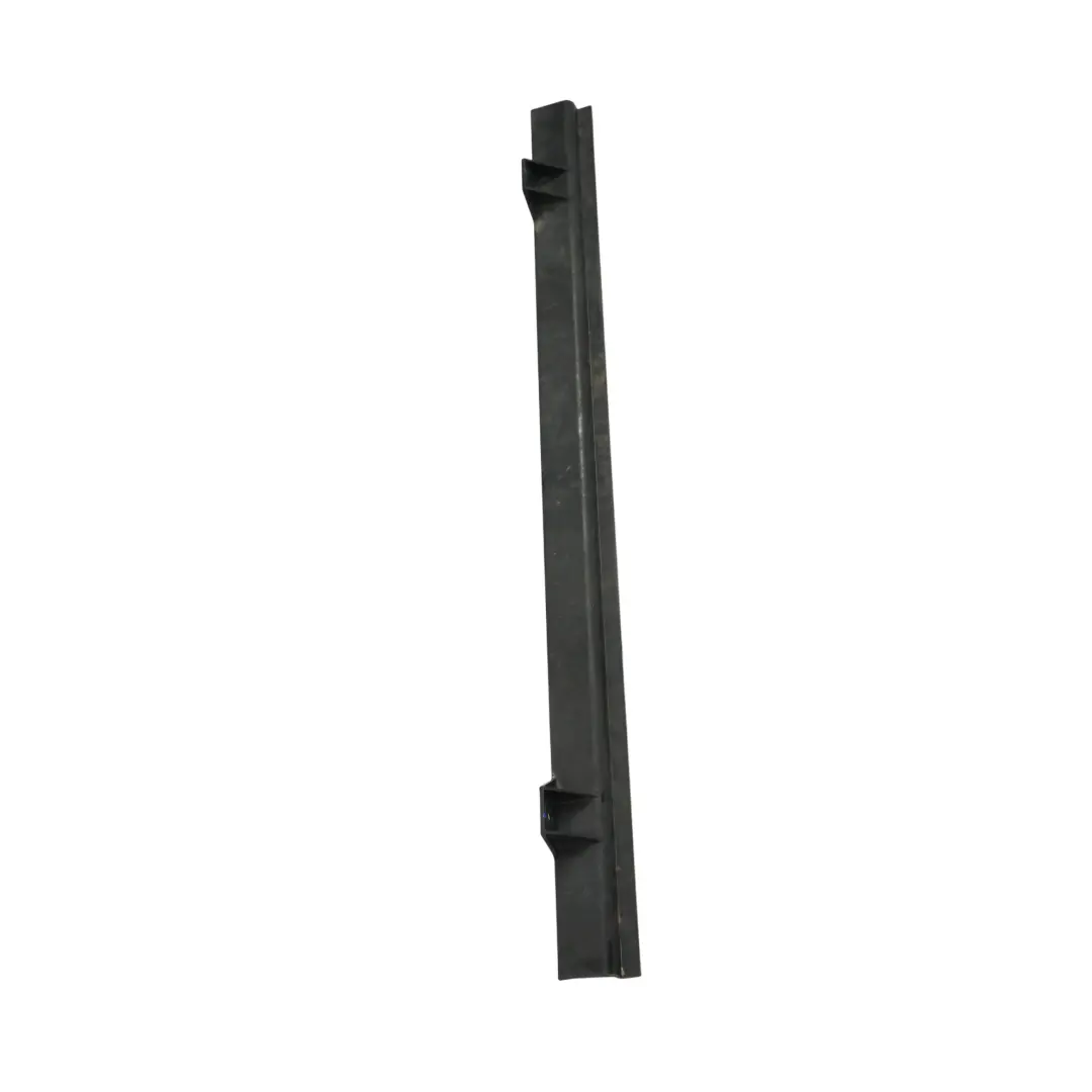 Supporto Deflettore Radiatore Inferiore per Range Rover Velar L560 con numero di parte GX73-8A107-AC Range Rover Velar L560 Supporto Deflettore Radiatore Inferiore - SKU GX73-8A107-AC - Numero di parte GX73-8A107-AC