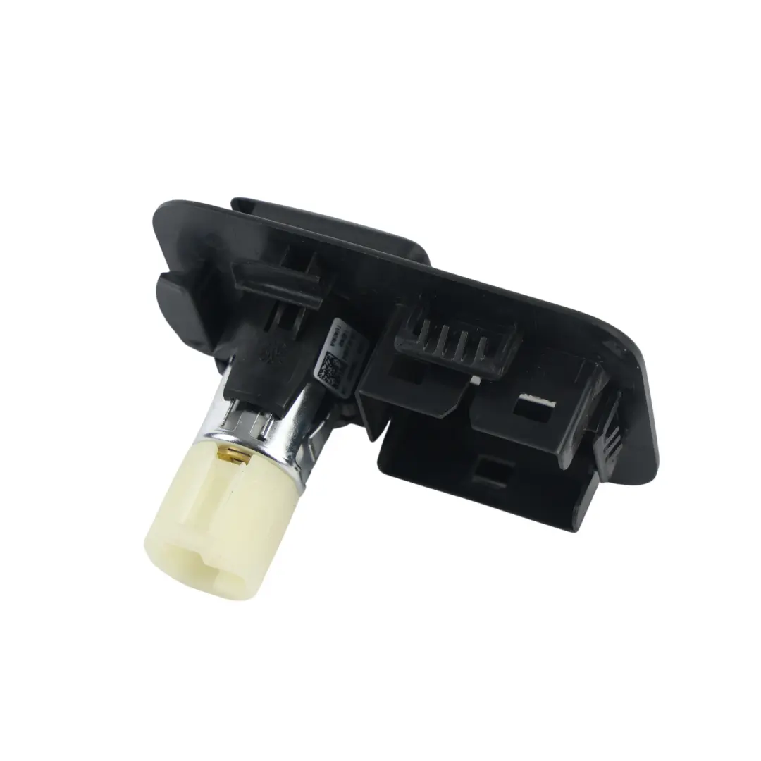 Range Rover Evoque L551 Garniture Coffre Prise Allume-Cigare - SKU K8D2-C8A254-BCW - Numéro de pièce K8D2-C8A254-BCW