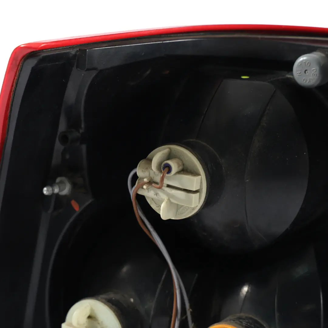Luz Piloto Trasero Derecho 6H5213404AC para Land Rover Freelander 2 L359 con número de pieza LR025606 Land Rover Freelander 2 L359 Luz Piloto Trasero Derecho 6H5213404AC - SKU LR025606 - Número de pieza LR025606