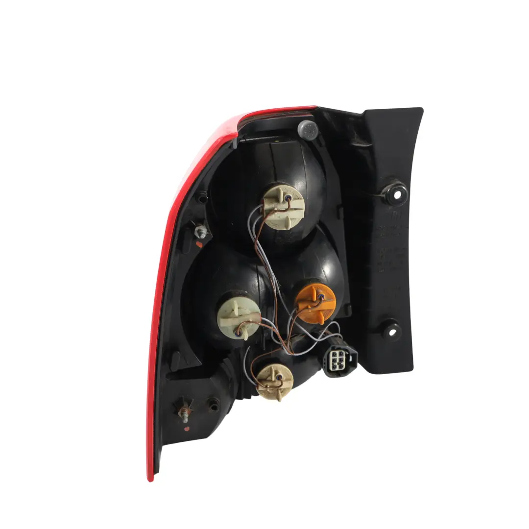 Luz Piloto Trasero Derecho 6H5213404AC para Land Rover Freelander 2 L359 con número de pieza LR025606 Land Rover Freelander 2 L359 Luz Piloto Trasero Derecho 6H5213404AC - SKU LR025606 - Número de pieza LR025606