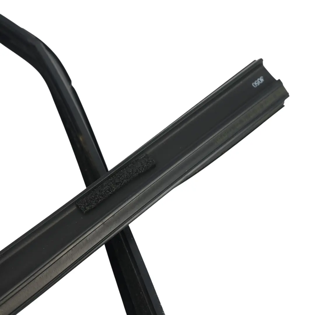 Door Window Frame Seal Gasket Rear Right O/S BJ32-25766-AE to Range Rover L538 with Part number LR040926 Range Rover L538 Door Window Frame Seal Gasket Rear Right O/S BJ32-25766-AE - SKU LR040926-1 - Part number LR040926