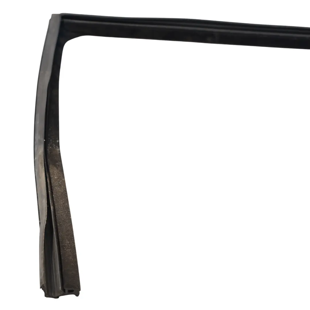Guarnizione Telaio Finestrino Porta Post Sinistra per Range Rover L538 con numero di parte LR040927 Range Rover L538 Guarnizione Telaio Finestrino Porta Post Sinistra - SKU LR040927-1 - Numero di parte LR040927