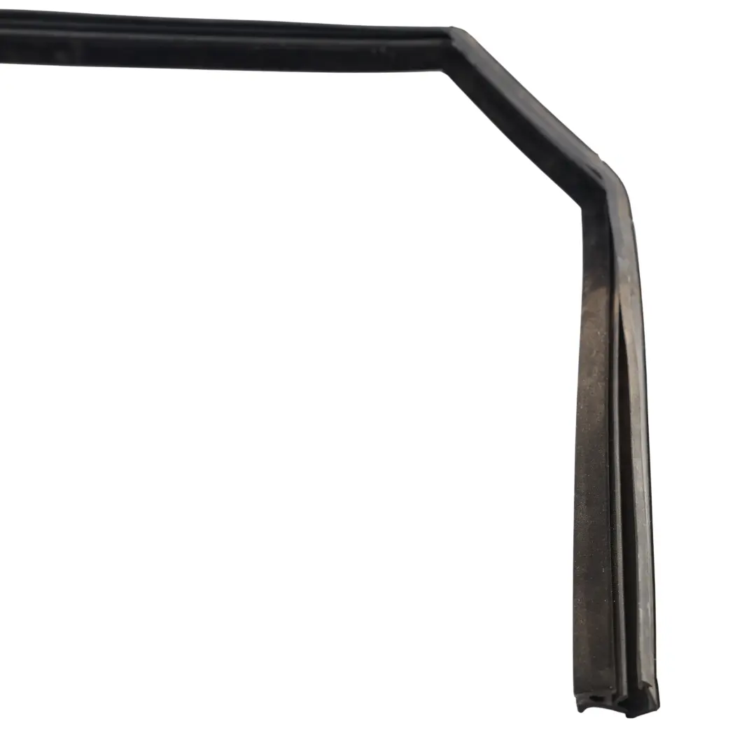 Guarnizione Telaio Finestrino Porta Post Sinistra per Range Rover L538 con numero di parte LR040927 Range Rover L538 Guarnizione Telaio Finestrino Porta Post Sinistra - SKU LR040927-1 - Numero di parte LR040927