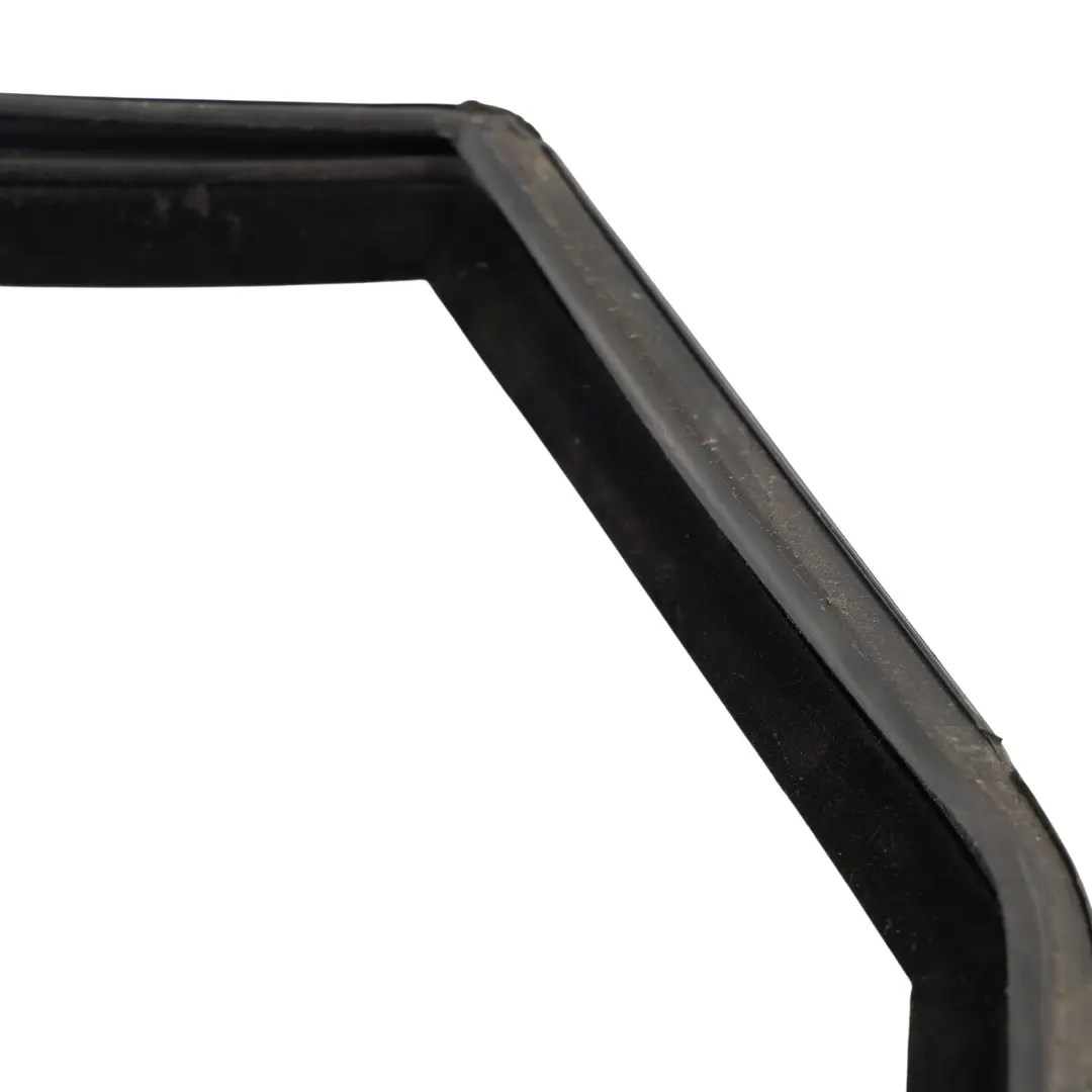 Guarnizione Telaio Finestrino Porta Post Sinistra per Range Rover L538 con numero di parte LR040927 Range Rover L538 Guarnizione Telaio Finestrino Porta Post Sinistra - SKU LR040927-1 - Numero di parte LR040927