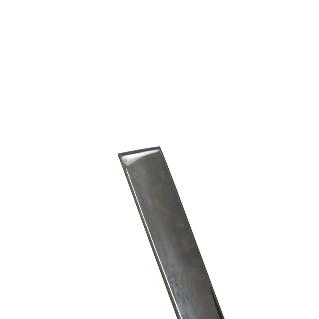 Modanatura Porta Anteriore Sinistra per Land Rover Range Rover Sport L494 con numero di parte LR043749 Land Rover Range Rover Sport L494 Modanatura Porta Anteriore Sinistra - SKU LR043749 - Numero di parte LR043749