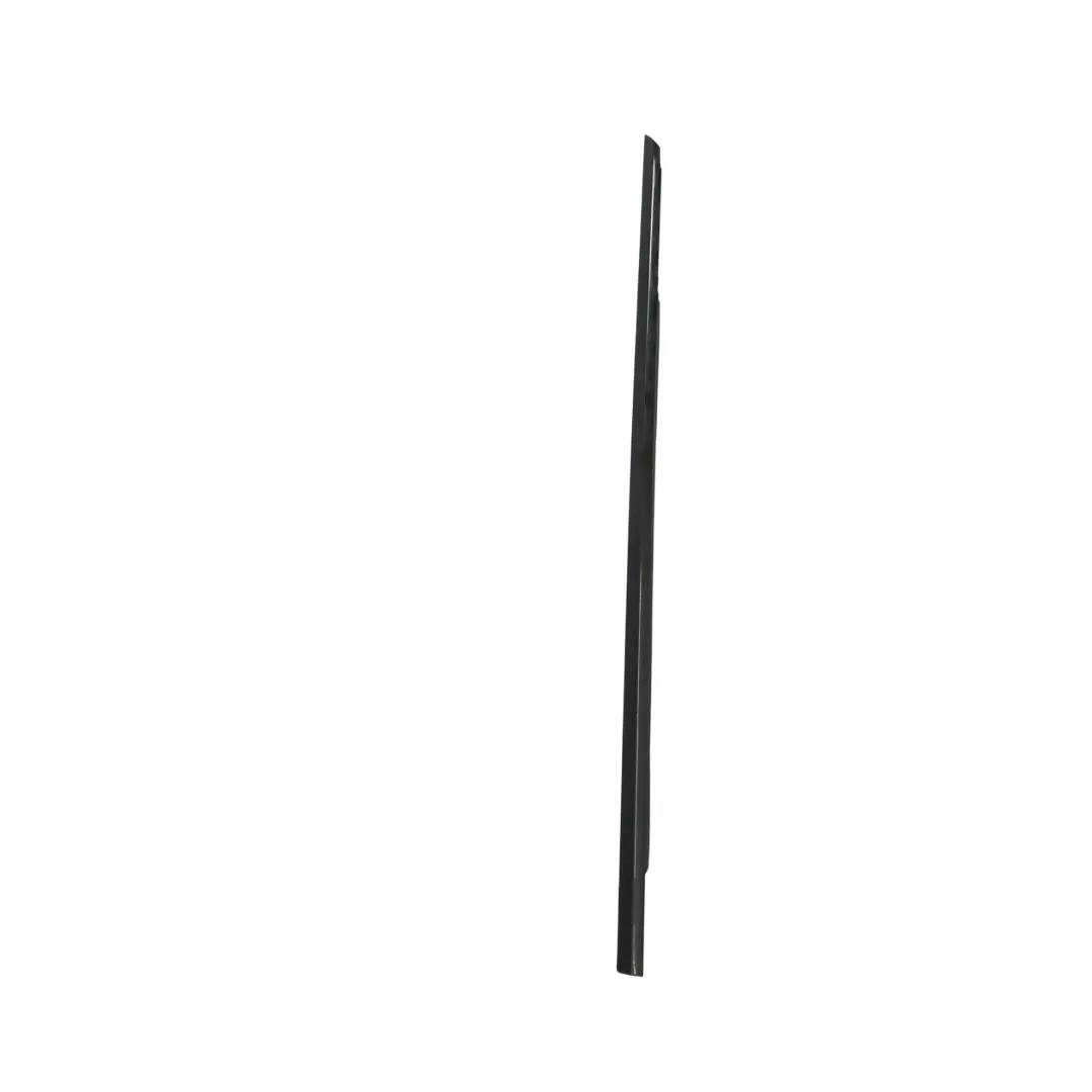 Listwa Szyby Drzwi Przednia Lewa DK62-21453-AA do Range Rover Sport L494 o numerze LR043751 Range Rover Sport L494 Listwa Szyby Drzwi Przednia Lewa DK62-21453-AA - SKU LR043751 - Numer Części LR043751