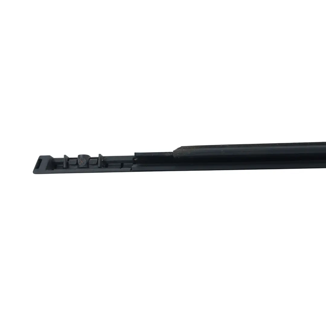 Range Rover L494 Uszczelka Listwa Szyby Tylnej Dolna Prawa DK62-25596-AA - SKU LR043787 - Numer Części LR043787