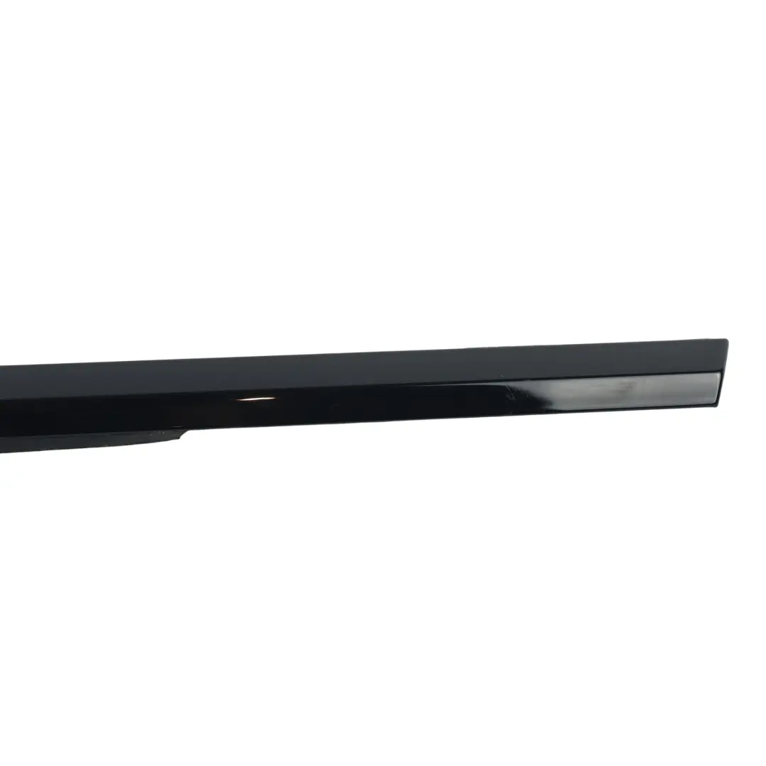 Guarnizione Finestrino Porta Posteriore Destra DK62-25596-AA per Range Rover L494 con numero di parte LR043787 Range Rover L494 Guarnizione Finestrino Porta Posteriore Destra DK62-25596-AA - SKU LR043787 - Numero di parte LR043787