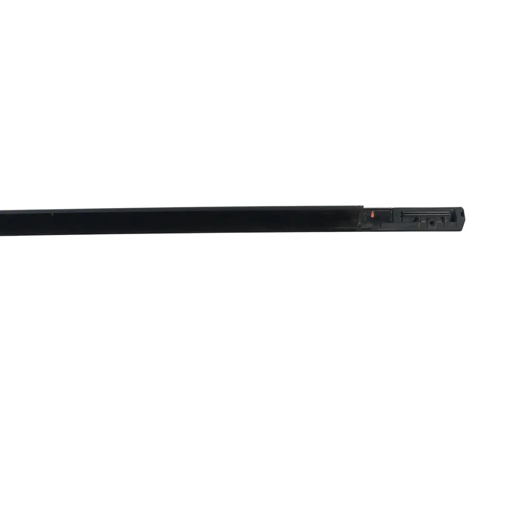 Range Rover L494 Guarnizione Finestrino Porta Posteriore Destra DK62-25596-AA - SKU LR043787 - Numero di parte LR043787