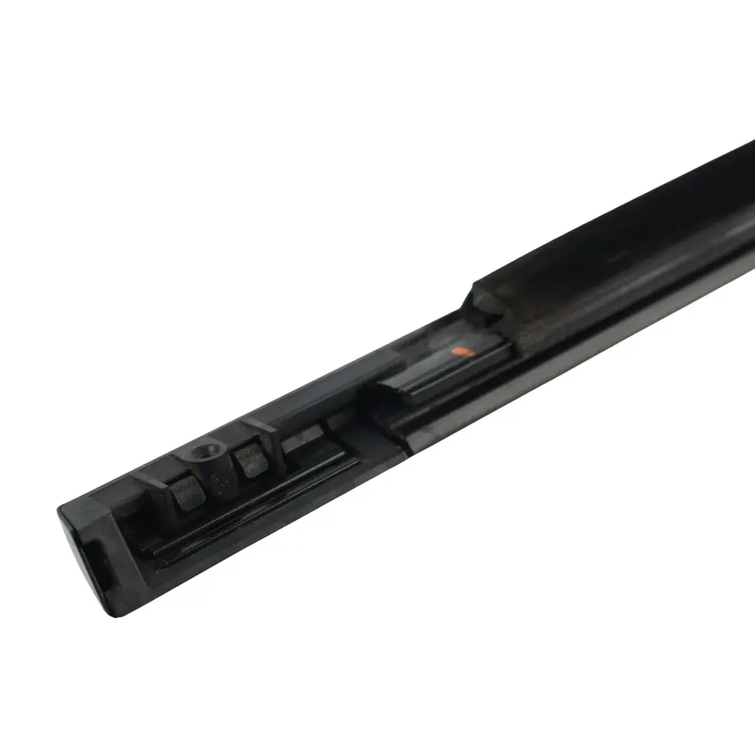 Tür Fenster Zierleiste Dichtung Hinten Rechts DK62-25596-AA für Range Rover L494 mit Teilenummer LR043787 Range Rover L494 Tür Fenster Zierleiste Dichtung Hinten Rechts DK62-25596-AA - SKU LR043787 - Teilenummer LR043787