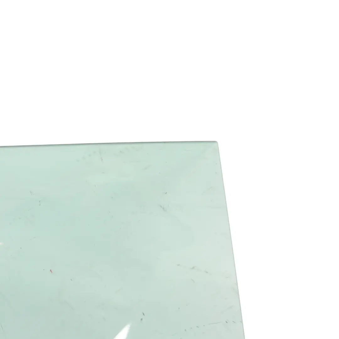 Cristal Ventana Puerta Trasera Derecha para Land Rover Discovery Sport L550 con número de pieza LR058833 Land Rover Discovery Sport L550 Cristal Ventana Puerta Trasera Derecha - SKU LR058833 - Número de pieza LR058833