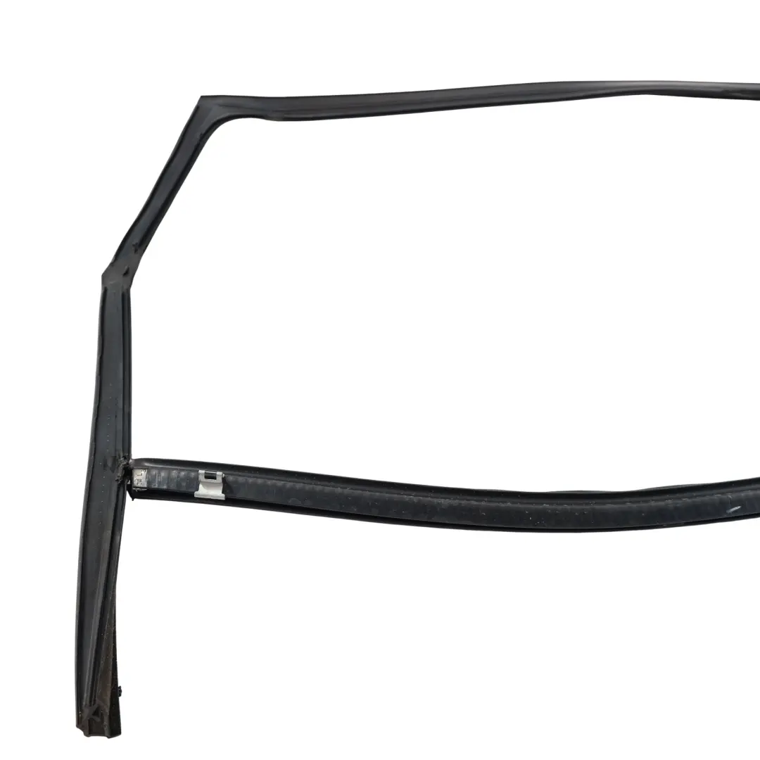 Guarnizione Vetro Porta Posteriore Sinistra per Range Rover Sport L494 con numero di parte LR084159 Range Rover Sport L494 Guarnizione Vetro Porta Posteriore Sinistra - SKU LR084159 - Numero di parte LR084159