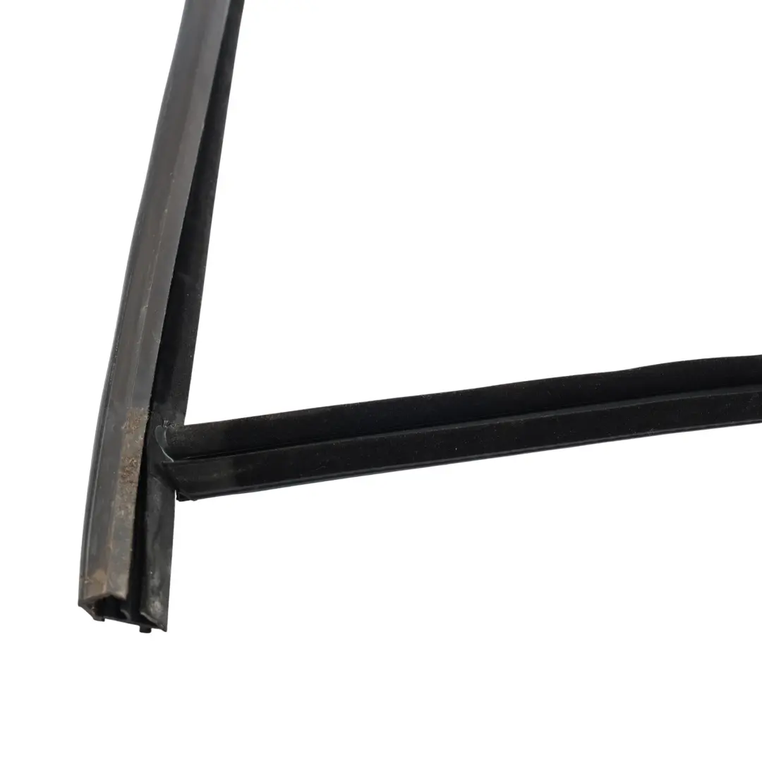 Joint Vitre Porte Arrière Gauche pour Range Rover Sport L494 à propos du numéro de pièce LR084159 Range Rover Sport L494 Joint Vitre Porte Arrière Gauche - SKU LR084159 - Numéro de pièce LR084159