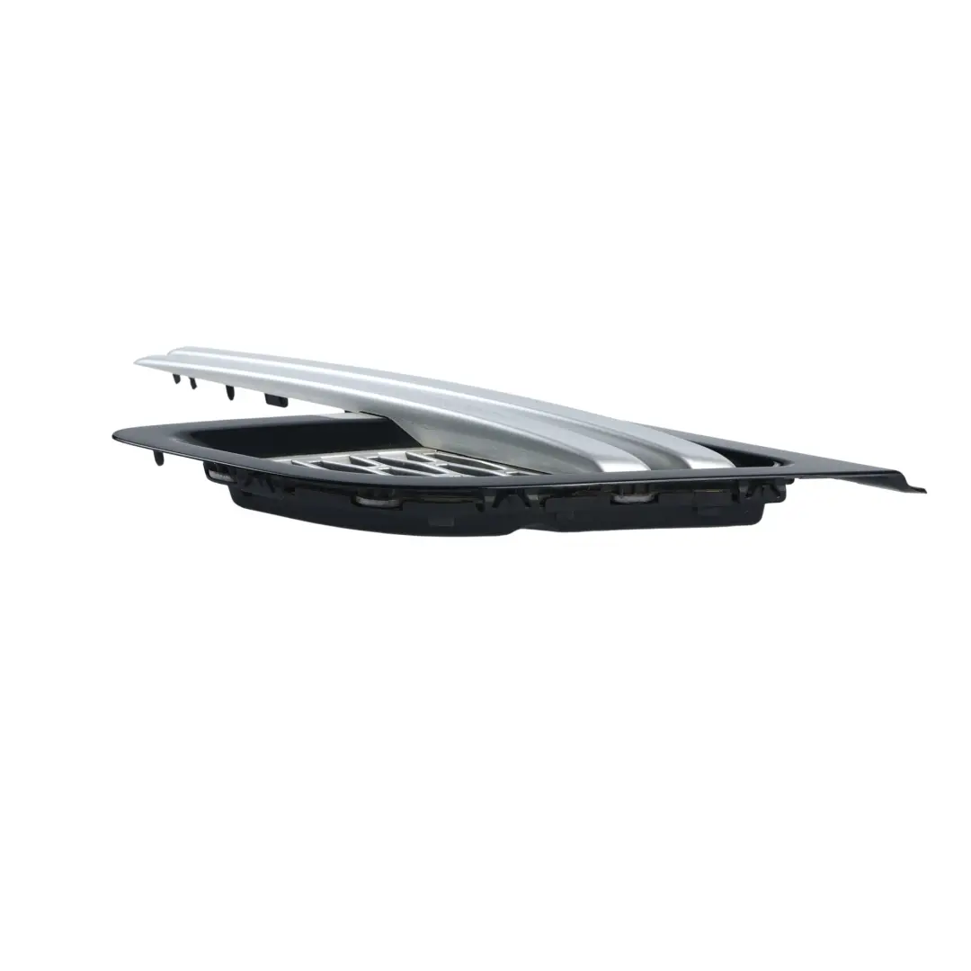 Listwa Osłona Błotnika Kratka Prawa DK28-0B10-BC do Range Rover Sport L494 o numerze LR106235 Range Rover Sport L494 Listwa Osłona Błotnika Kratka Prawa DK28-0B10-BC - SKU LR106235-1 - Numer Części LR106235