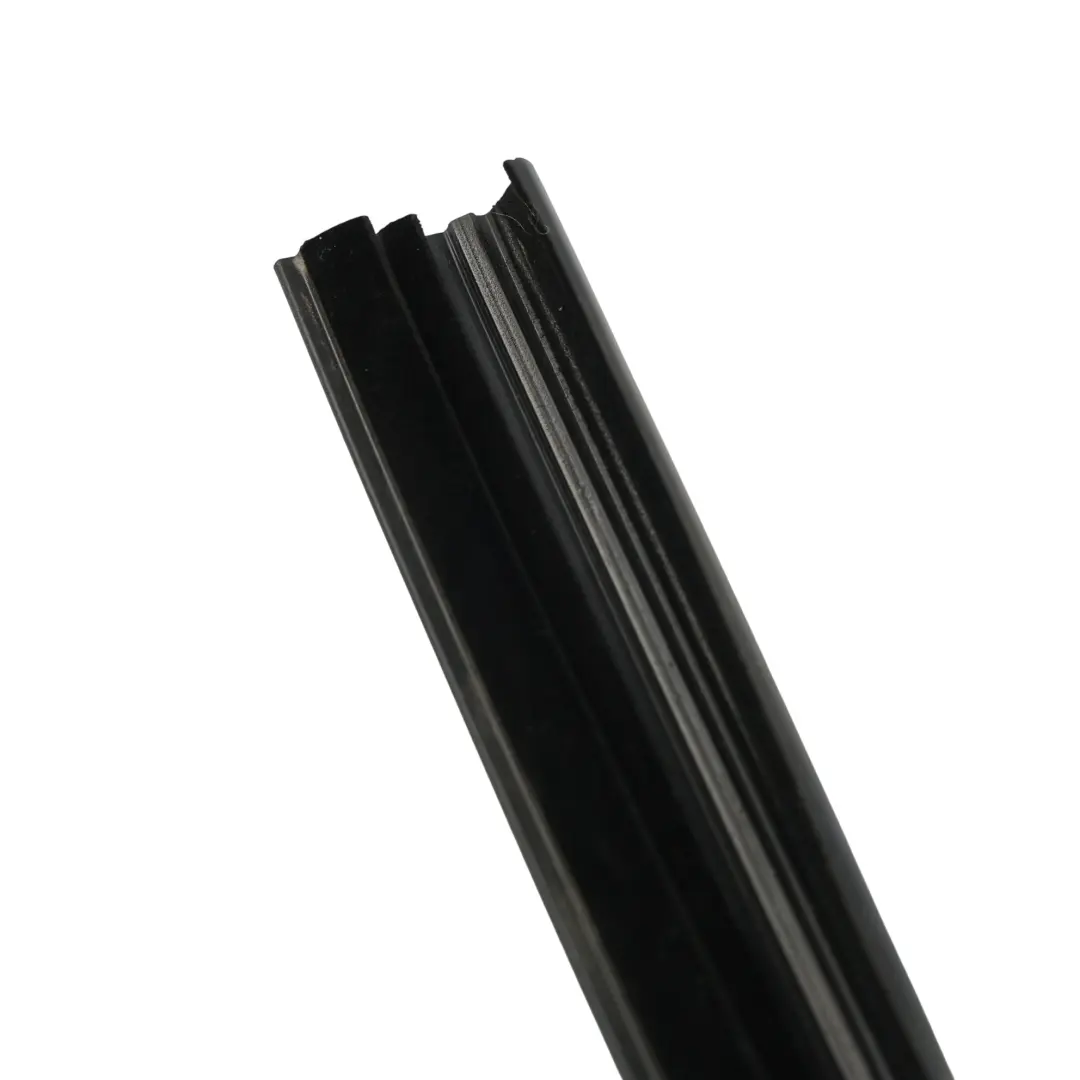 Joint Cadre Vitre Porte Arrière Droit K8D2-21596-AC pour Range Rover Evoque L551 à propos du numéro de pièce LR114322 Range Rover Evoque L551 Joint Cadre Vitre Porte Arrière Droit K8D2-21596-AC - SKU LR114322 - Numéro de pièce LR114322