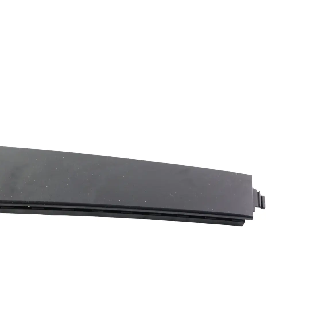 Range Rover Sport L494 Garniture Pilier Porte Arrière Droite DK62-255A80-AE - SKU LR118290 - Numéro de pièce LR118290