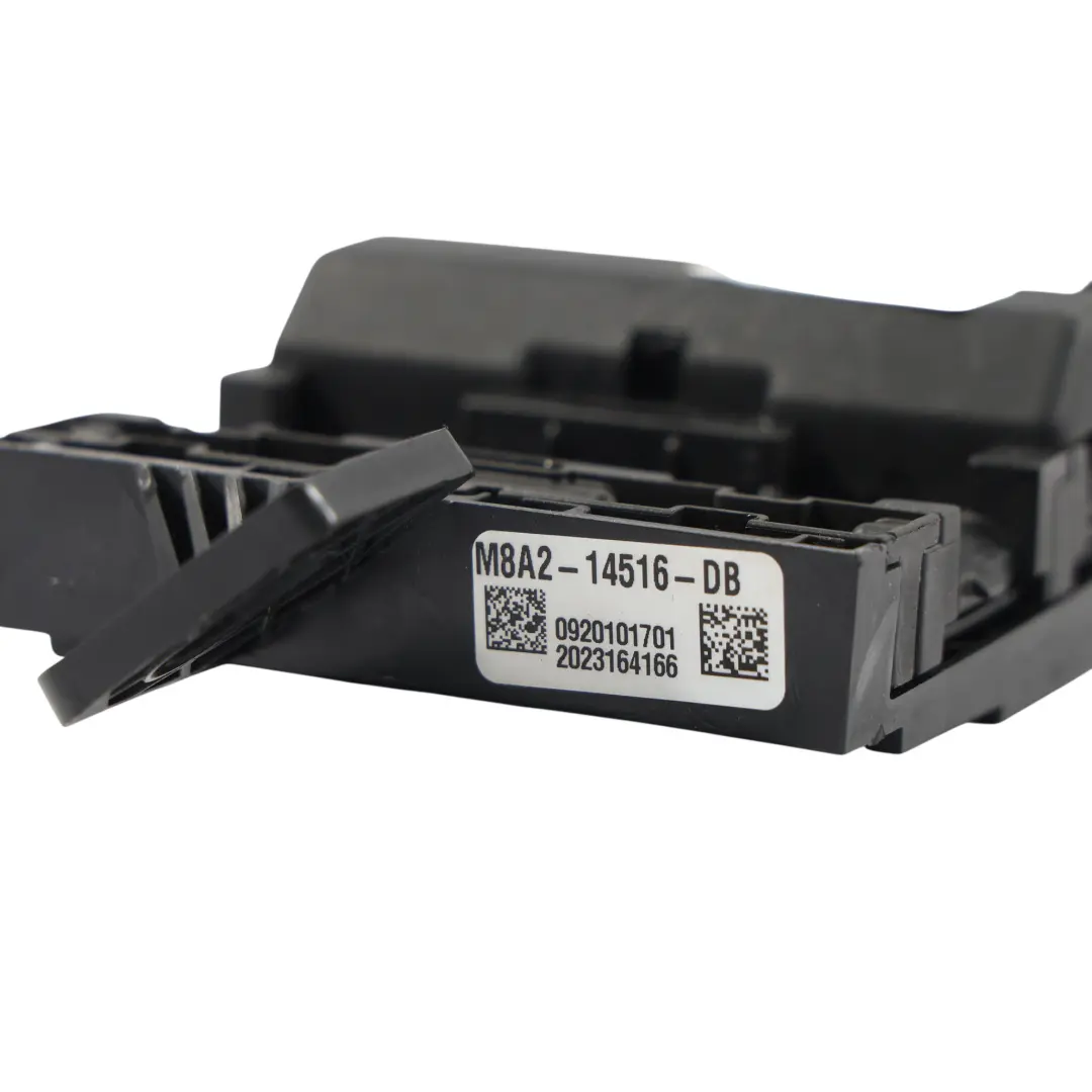 Przewód Dodatni Akumulatora do Range Rover Velar L560 o numerze M8A2-14516-DB Range Rover Velar L560 Przewód Dodatni Akumulatora - SKU M8A2-14516-DB - Numer Części M8A2-14516-DB