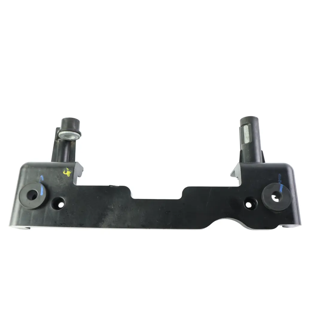 Uchwyt Wspornik Intercoolera Dolny do Range Rover Velar L560 o numerze M8A2-6K785-AC Range Rover Velar L560 Uchwyt Wspornik Intercoolera Dolny - SKU M8A2-6K785-AC - Numer Części M8A2-6K785-AC