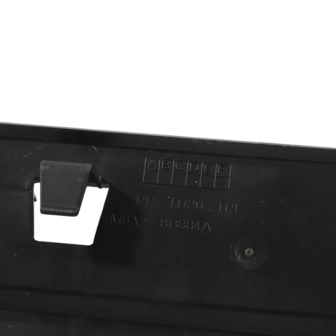 Deflector Conducto Aire Parrilla Delantera para Range Rover Velar L560 con número de pieza M8A2-8B384-A Range Rover Velar L560 Deflector Conducto Aire Parrilla Delantera - SKU M8A2-8B384-A - Número de pieza M8A2-8B384-A