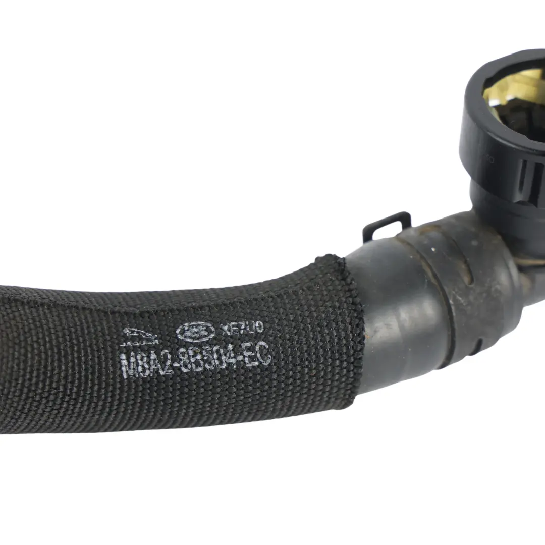 Tubo Manguera Refrigerante Motor 2.0 Diesel para Land Rover Velar L560 con número de pieza M8A2-8B504-EC Land Rover Velar L560 Tubo Manguera Refrigerante Motor 2.0 Diesel - SKU M8A2-8B504-EC - Número de pieza M8A2-8B504-EC