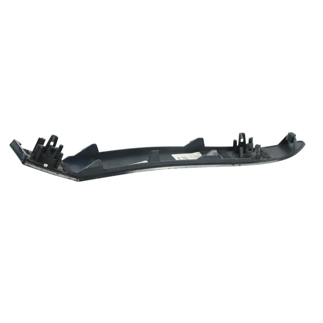 Land Rover Evoque L551 Garniture Pare-Chocs Arrière Droit - SKU M8D2-17D752-CA - Numéro de pièce M8D2-17D752-CA