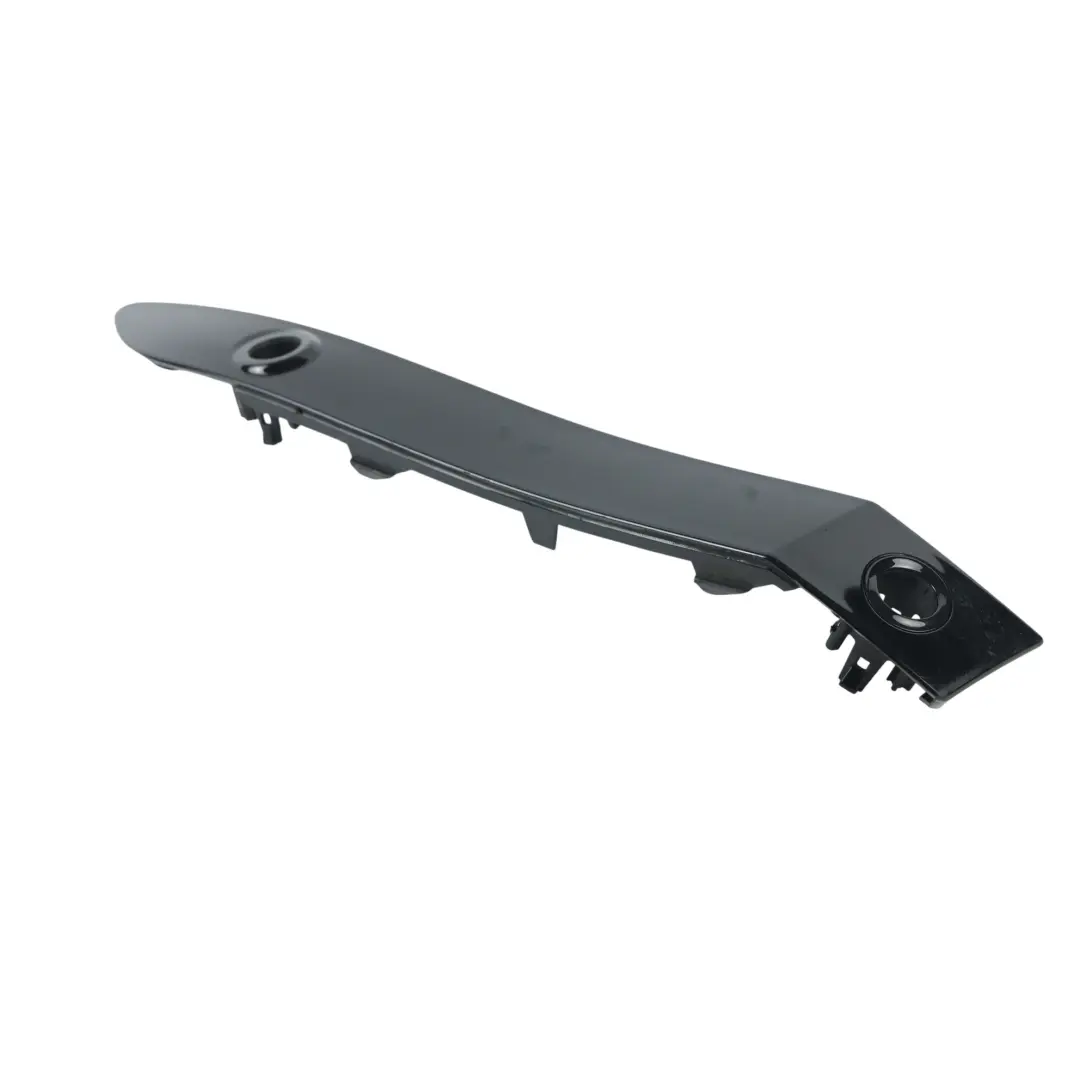 Land Rover Evoque L551 Garniture Pare-Chocs Arrière Droit - SKU M8D2-17D752-CA - Numéro de pièce M8D2-17D752-CA